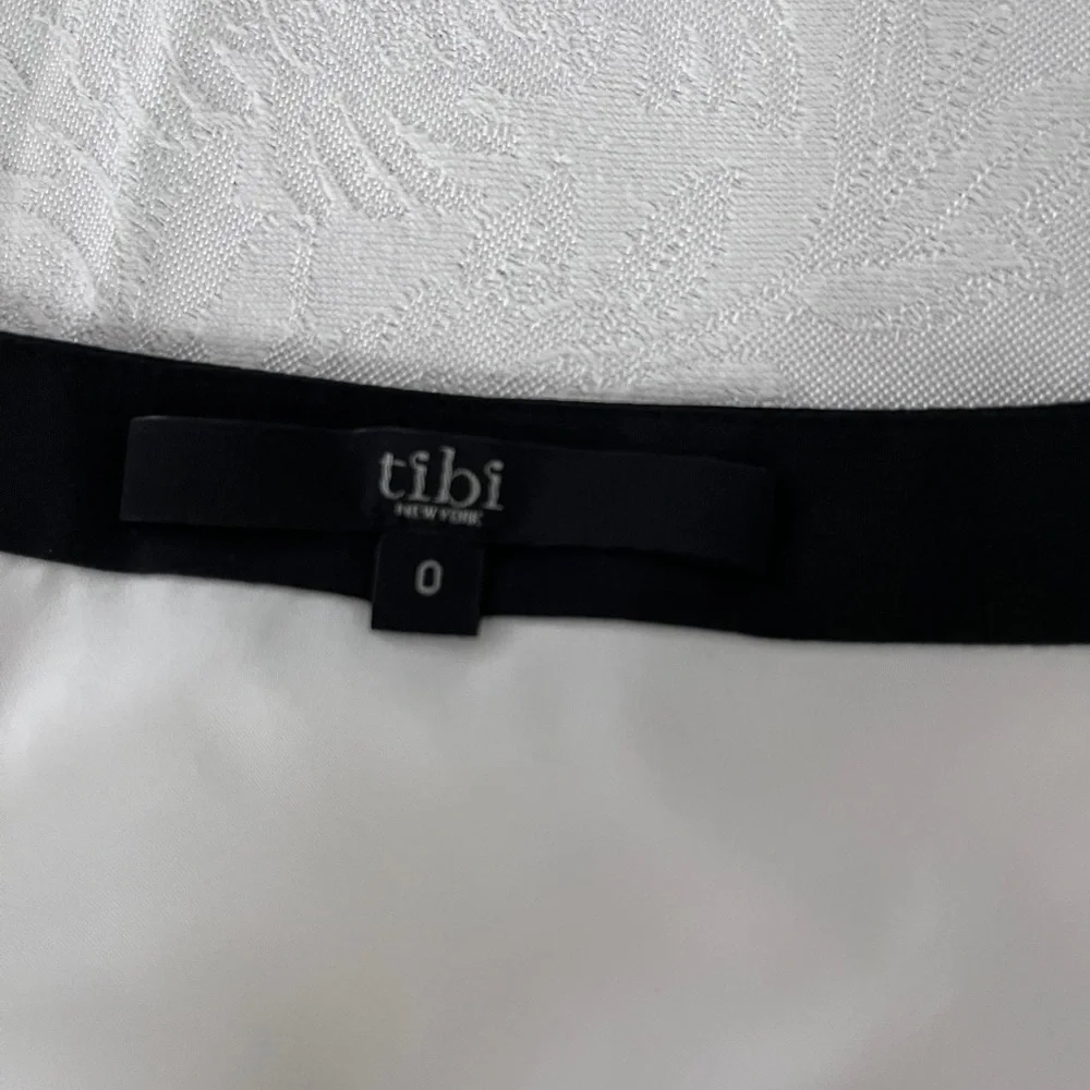 Tibi Black and White Textured Top - Picture 4 of 7